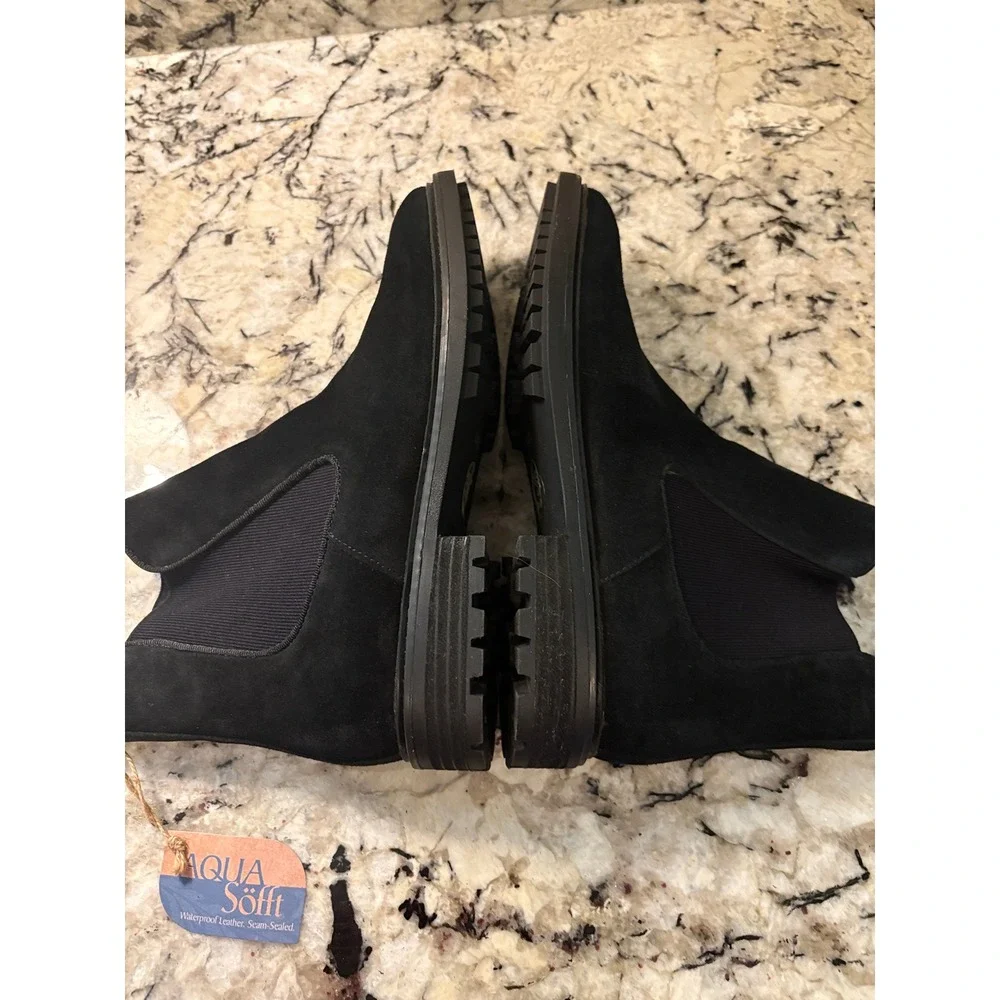 Sofft Leah Chelsea Boots 11M Black Suede Waterproof Pull-On Lug Sole Fall NWOB